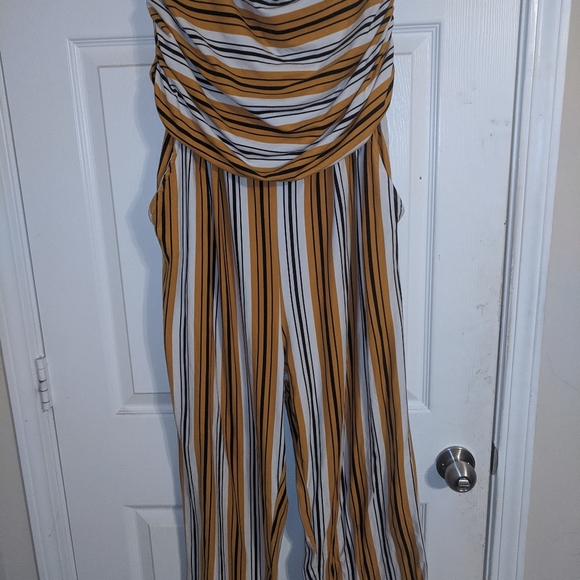 One piece Romper - Picture 3 of 3